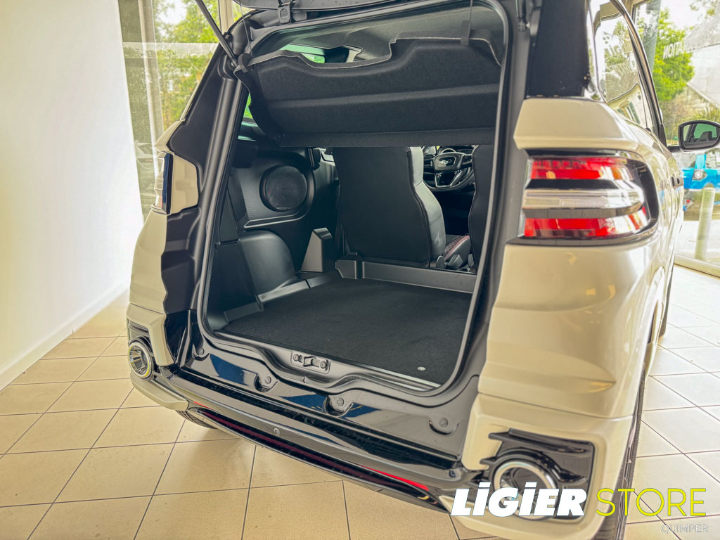 Coffre géant de la Ligier JS60 Sport Ultimate DCI Blanc Nacré