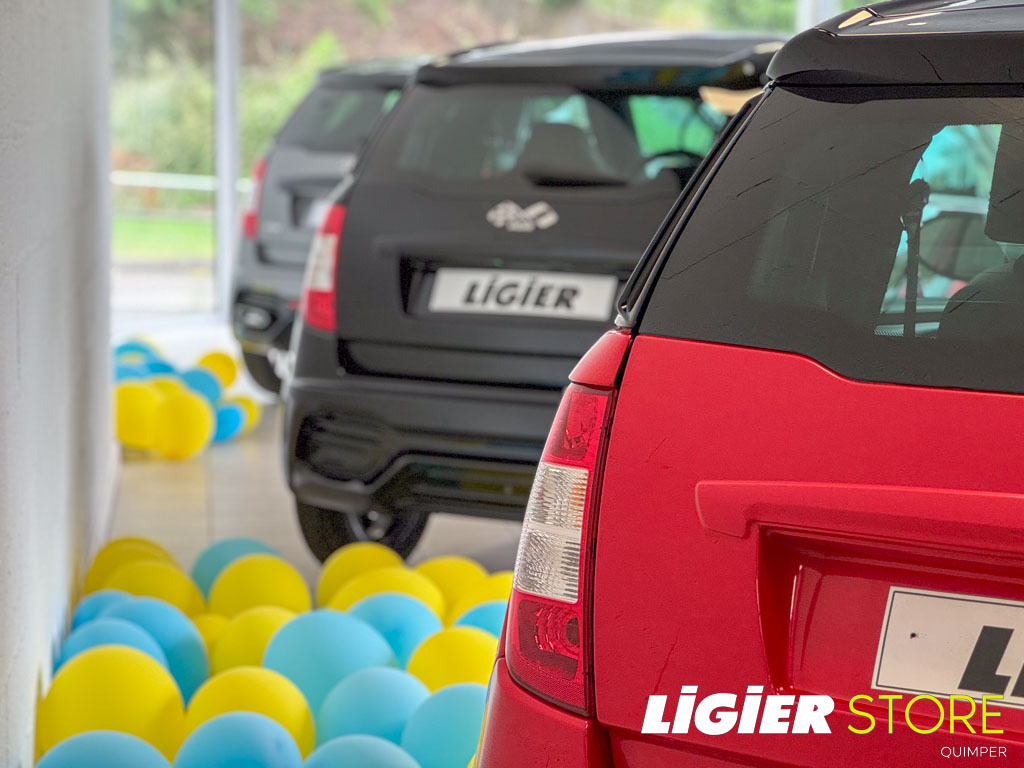 Voiture sans permis dans le showroom de Ligier Quimper Ligier JS50 rouge toledo d'occasion Voiture sans permis dans le showroom de Ligier Quimper Ligier JS50 rouge toledo d'occasion
